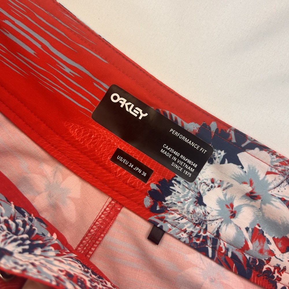Oakley Men Red Blue Waves Hawaiian Flowers Y2K Polyester Swim Trunks 34 NWoT - Picture 2 of 10